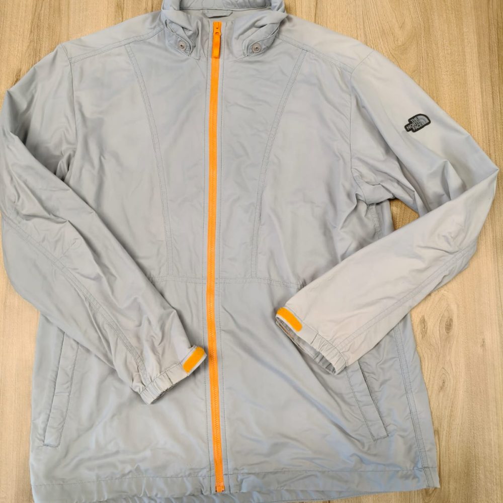Campera rompevientos