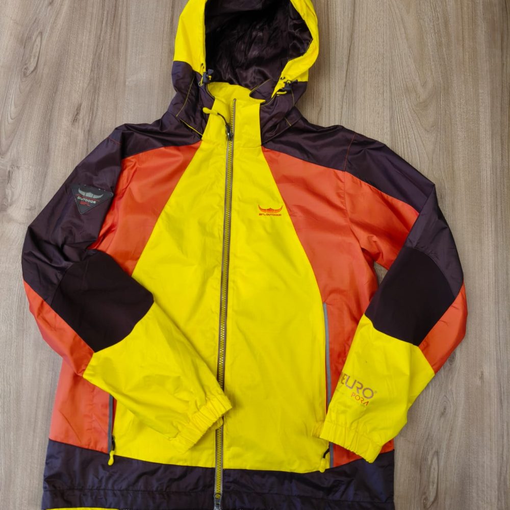 Campera rompevientos de montaña